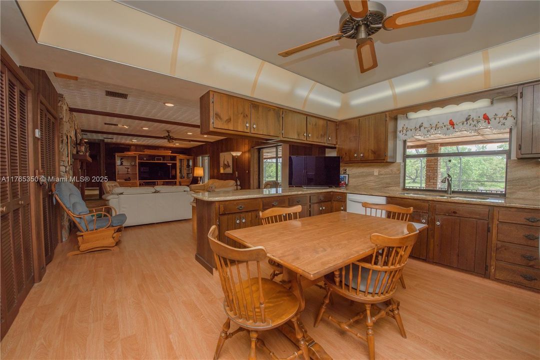 Recently Sold: $3,500,000 (6 beds, 3 baths, 2954 Square Feet)