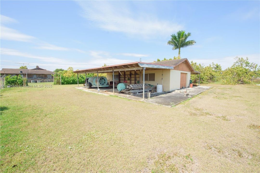 Recently Sold: $3,500,000 (6 beds, 3 baths, 2954 Square Feet)