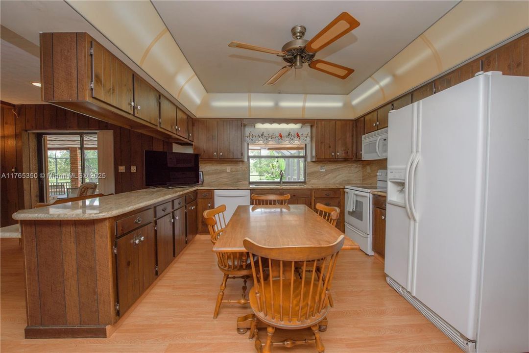 Recently Sold: $3,500,000 (6 beds, 3 baths, 2954 Square Feet)