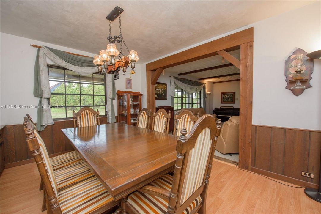 Recently Sold: $3,500,000 (6 beds, 3 baths, 2954 Square Feet)