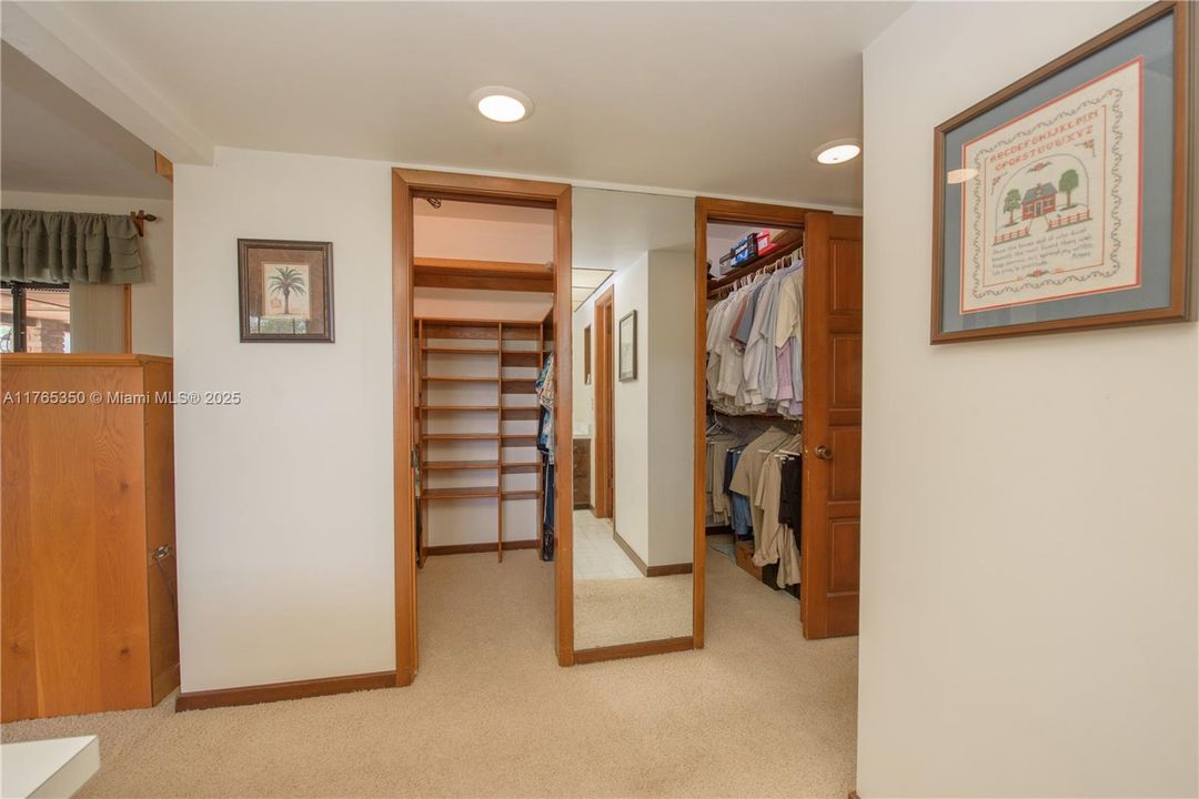 Recently Sold: $3,500,000 (6 beds, 3 baths, 2954 Square Feet)