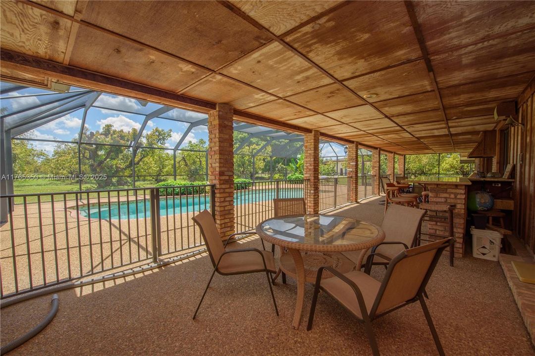 Recently Sold: $3,500,000 (6 beds, 3 baths, 2954 Square Feet)