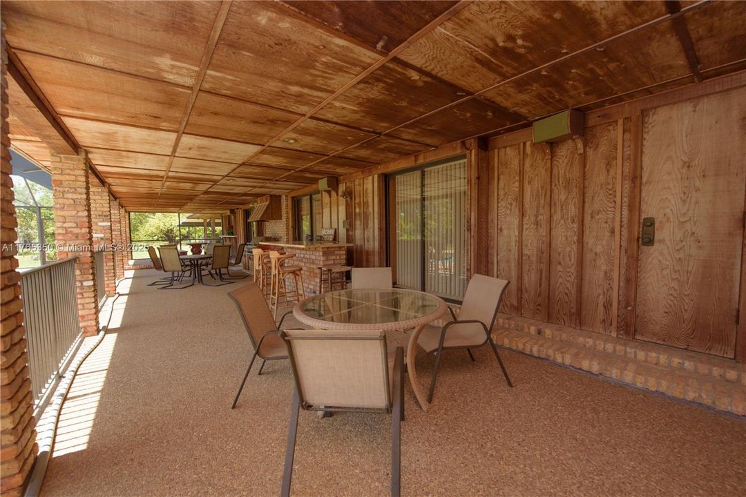 Recently Sold: $3,500,000 (6 beds, 3 baths, 2954 Square Feet)