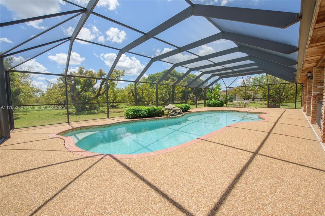 Recently Sold: $3,500,000 (6 beds, 3 baths, 2954 Square Feet)