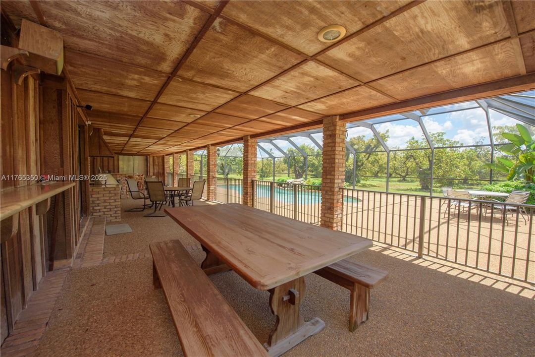 Recently Sold: $3,500,000 (6 beds, 3 baths, 2954 Square Feet)