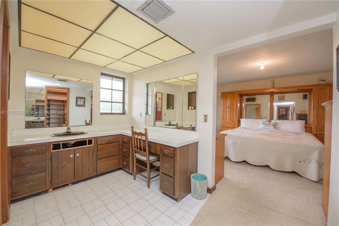 Recently Sold: $3,500,000 (6 beds, 3 baths, 2954 Square Feet)