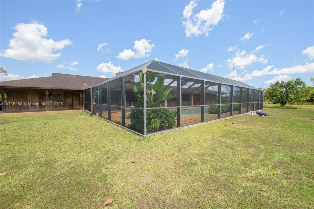 Recently Sold: $3,500,000 (6 beds, 3 baths, 2954 Square Feet)