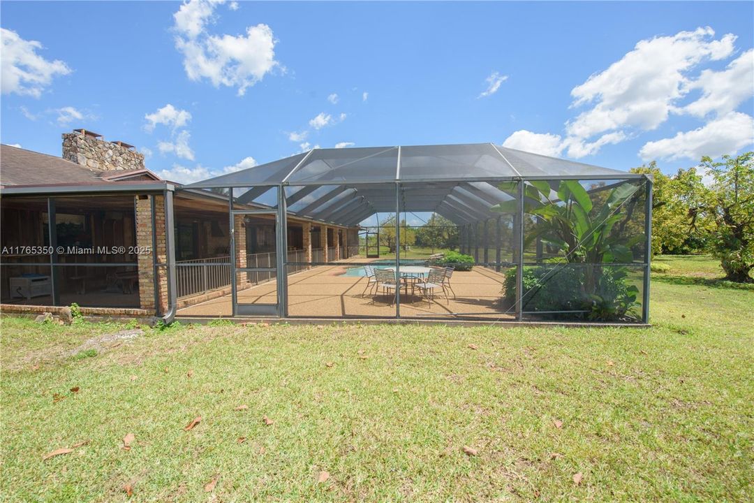 Recently Sold: $3,500,000 (6 beds, 3 baths, 2954 Square Feet)