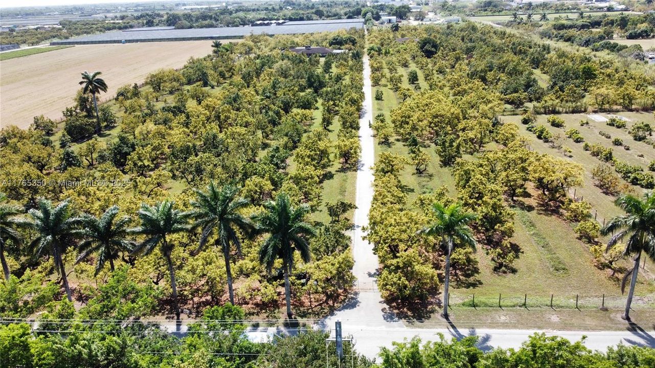 Recently Sold: $3,500,000 (6 beds, 3 baths, 2954 Square Feet)