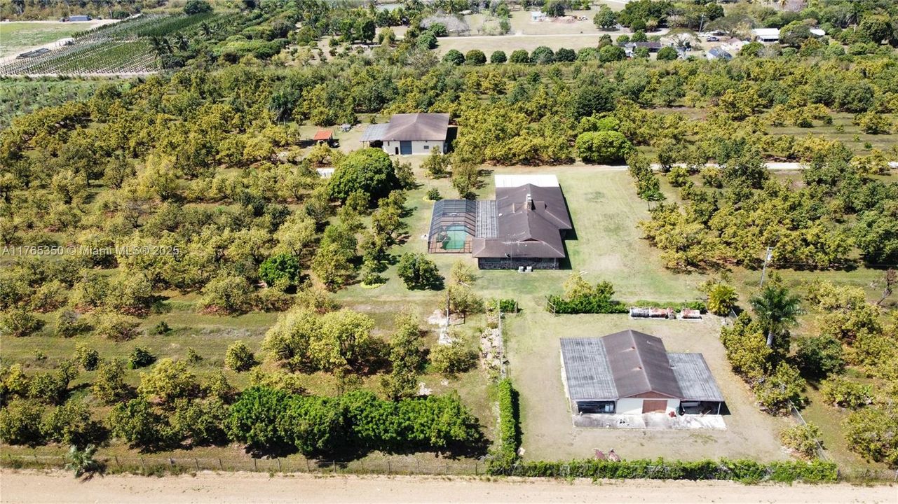 Recently Sold: $3,500,000 (6 beds, 3 baths, 2954 Square Feet)