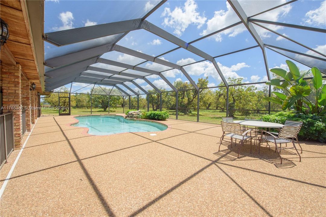 Recently Sold: $3,500,000 (6 beds, 3 baths, 2954 Square Feet)