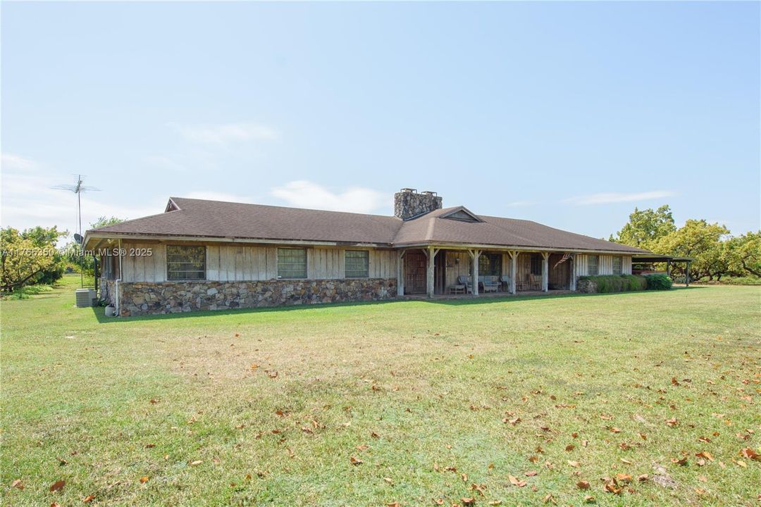 Recently Sold: $3,500,000 (6 beds, 3 baths, 2954 Square Feet)