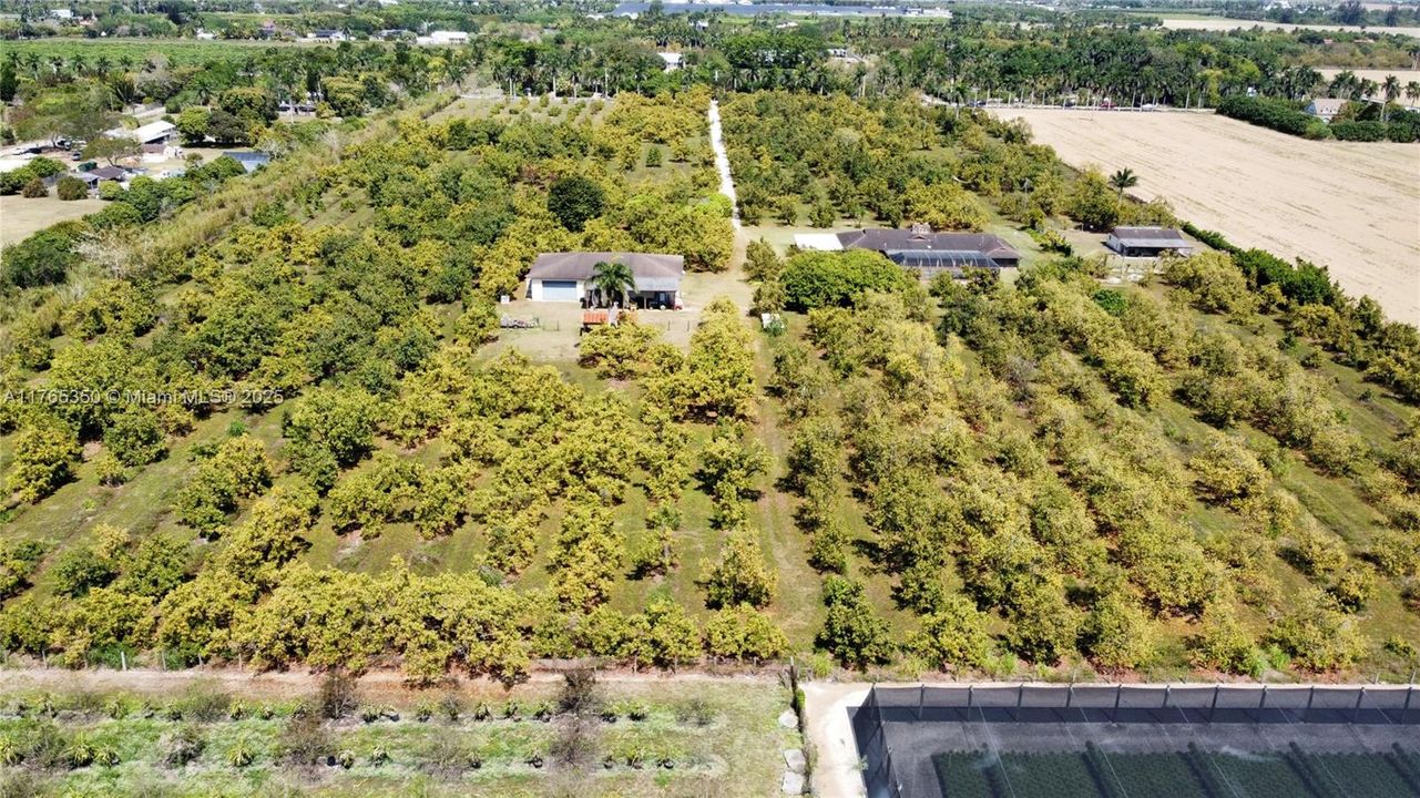 Recently Sold: $3,500,000 (6 beds, 3 baths, 2954 Square Feet)