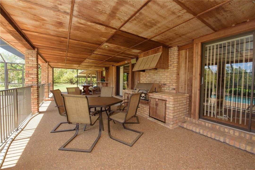 Recently Sold: $3,500,000 (6 beds, 3 baths, 2954 Square Feet)