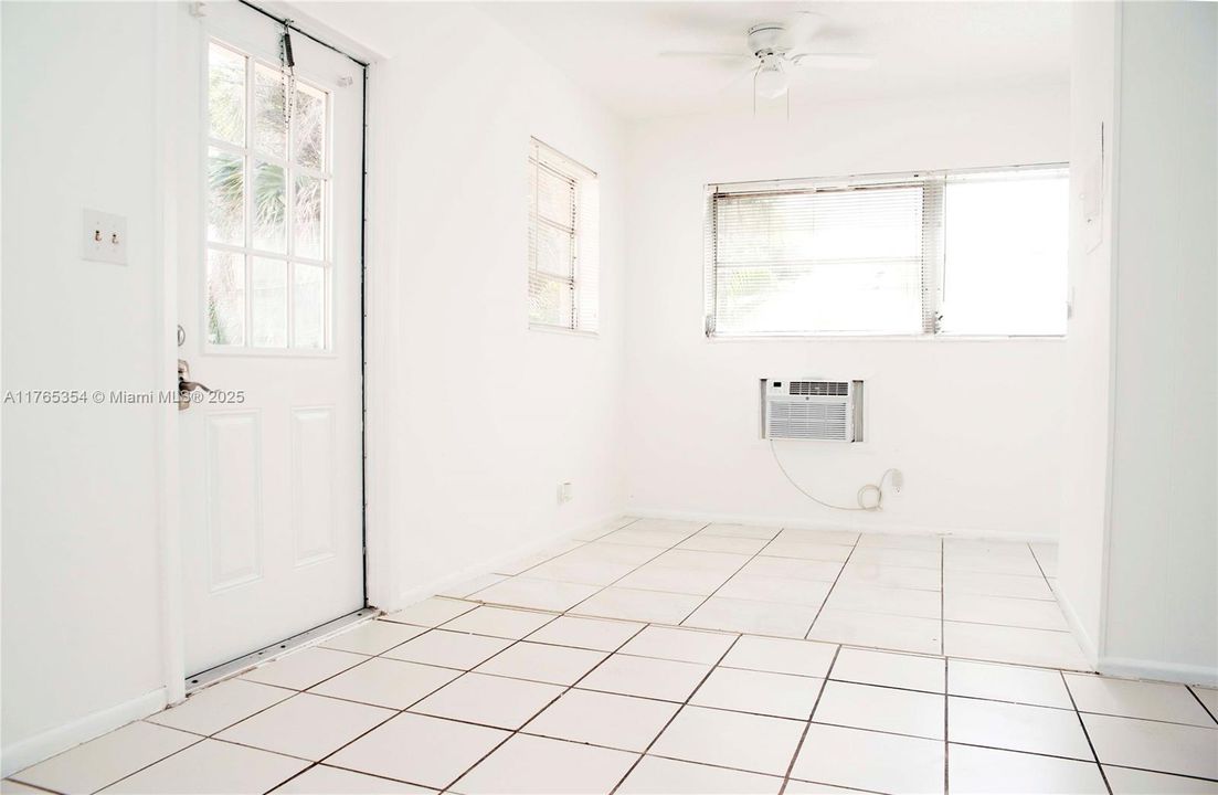 最近租的: $1,675 (1 贝兹, 1 浴室, 800 平方英尺)