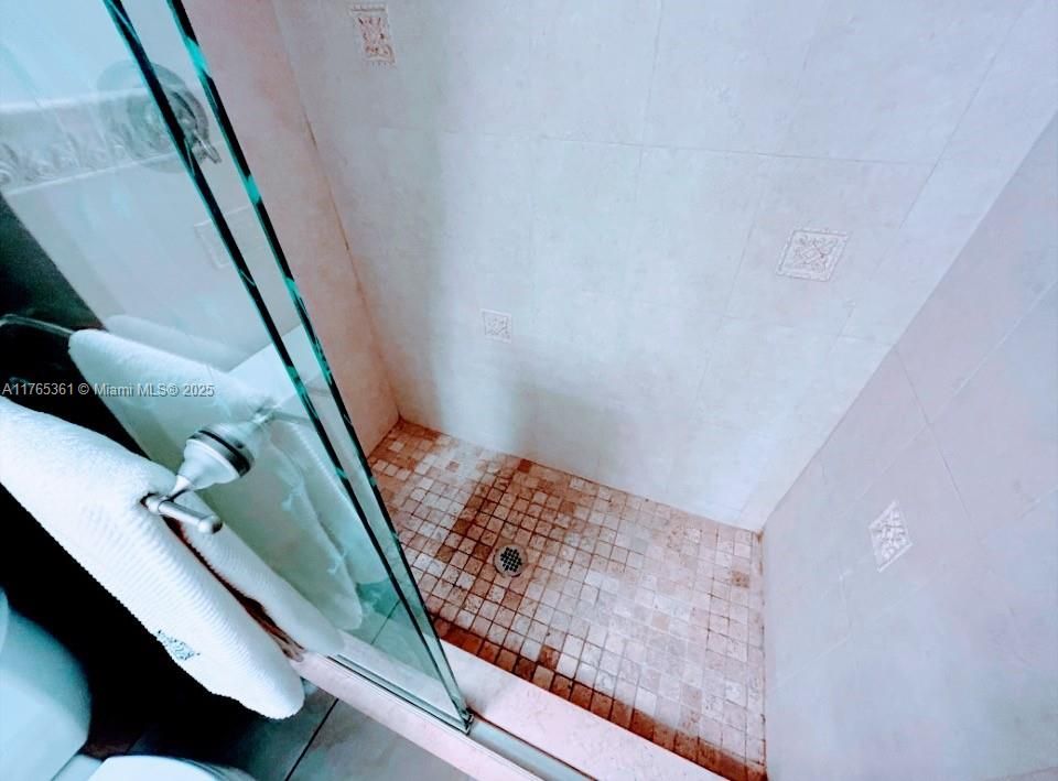 FAMILY BATHROOM SHOWER ENCLOSURE