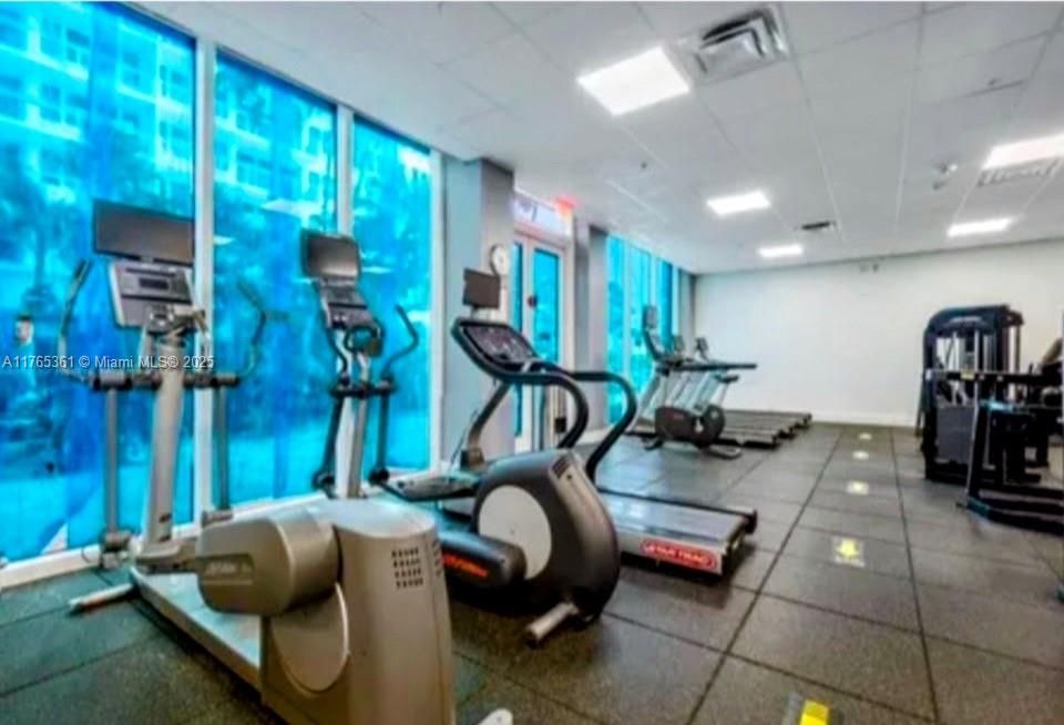 最近售出: $649,000 (3 贝兹, 2 浴室, 1856 平方英尺)