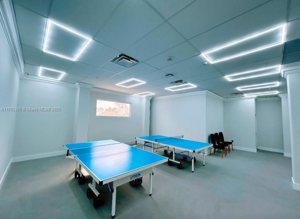 最近售出: $649,000 (3 贝兹, 2 浴室, 1856 平方英尺)