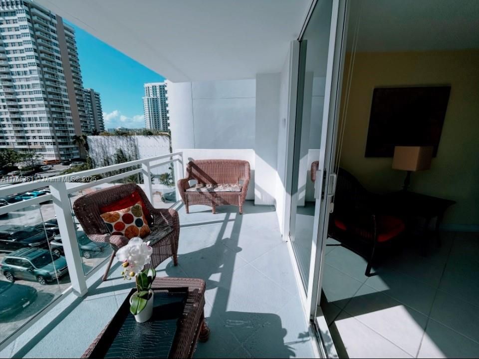 SEAMLESS INDOOR OUTDOOR LIFESTYLE LIVING