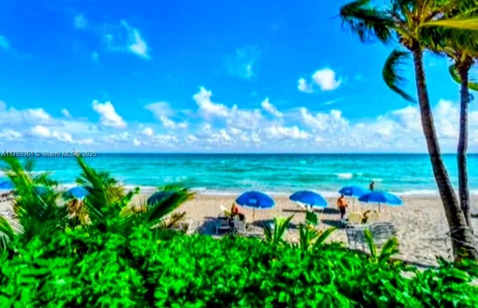 最近售出: $649,000 (3 贝兹, 2 浴室, 1856 平方英尺)