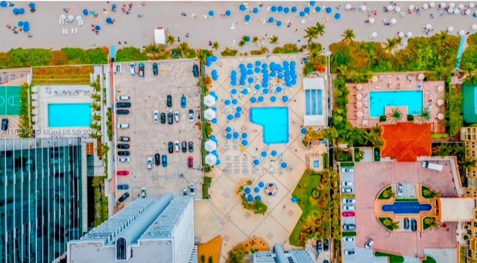 最近售出: $649,000 (3 贝兹, 2 浴室, 1856 平方英尺)