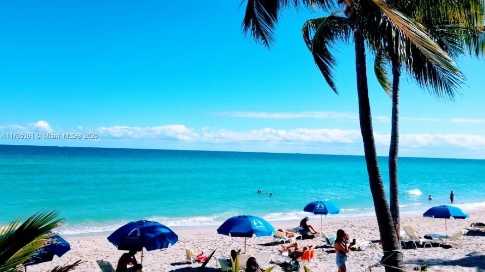 最近售出: $649,000 (3 贝兹, 2 浴室, 1856 平方英尺)