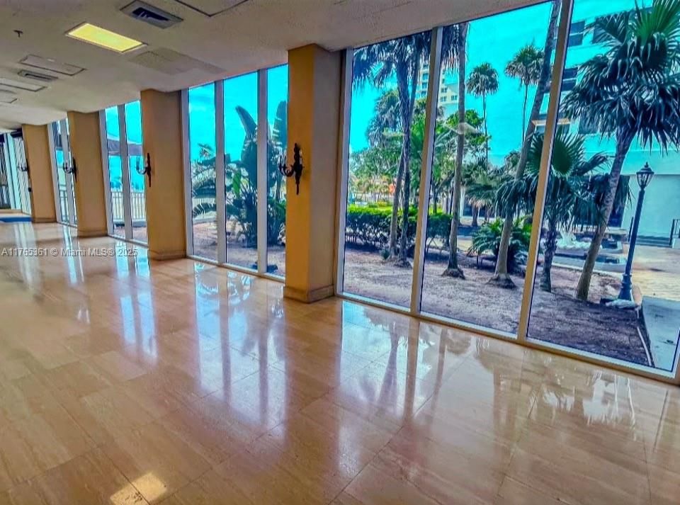 最近售出: $649,000 (3 贝兹, 2 浴室, 1856 平方英尺)