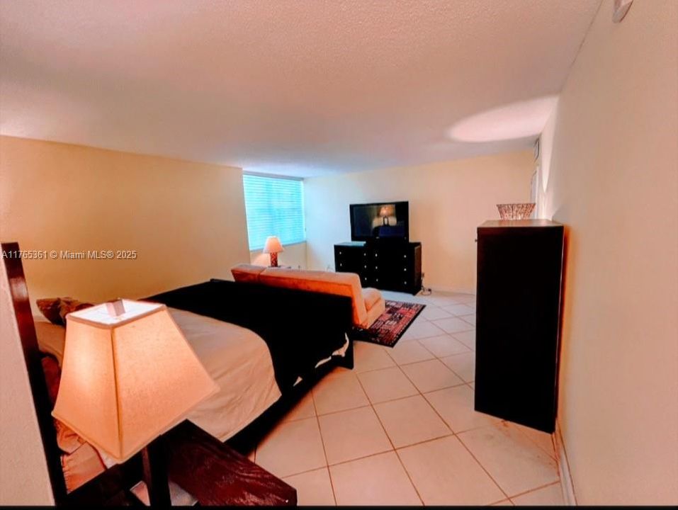 PRINCIPLE BEDROOM SUITE