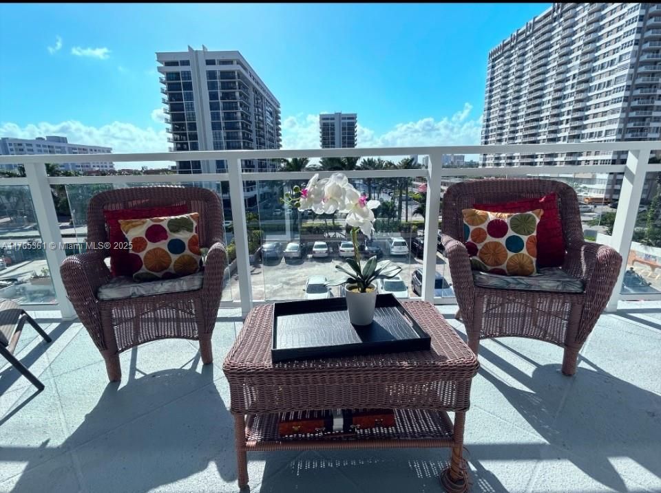 ENJOY WARM WINTER BREEZES AND OUTDOOR ENTERTAINING FROM SPACIOUS MODERN NEW GLASS TERRACE