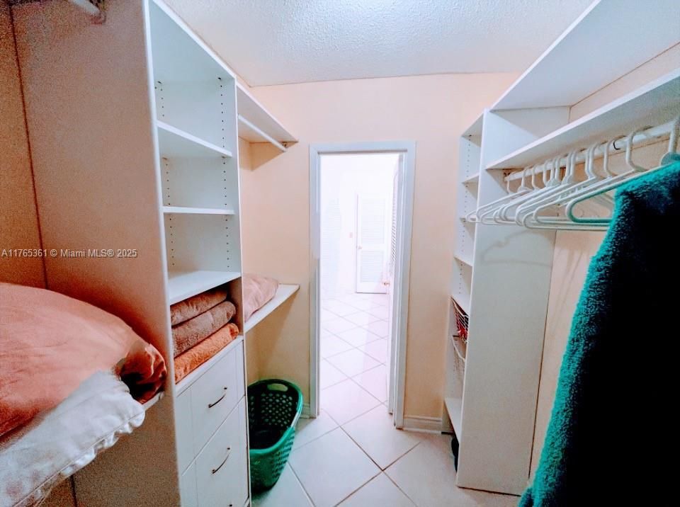 SPACIOUS WALK-IN CLOSETS