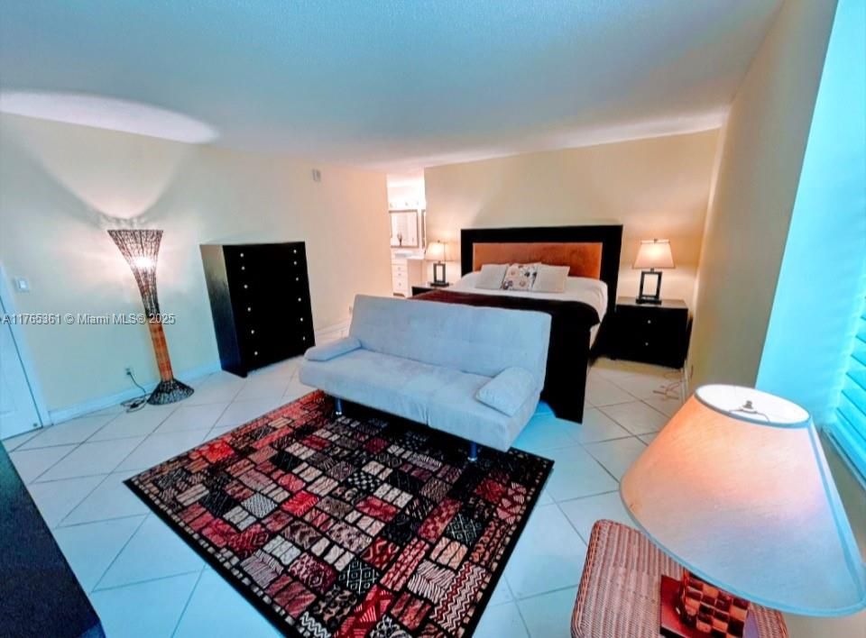 PRINCIPLE BEDROOM SUITE