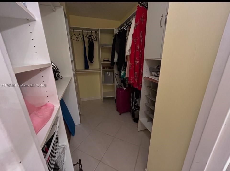 WALK-IN CLOSETS