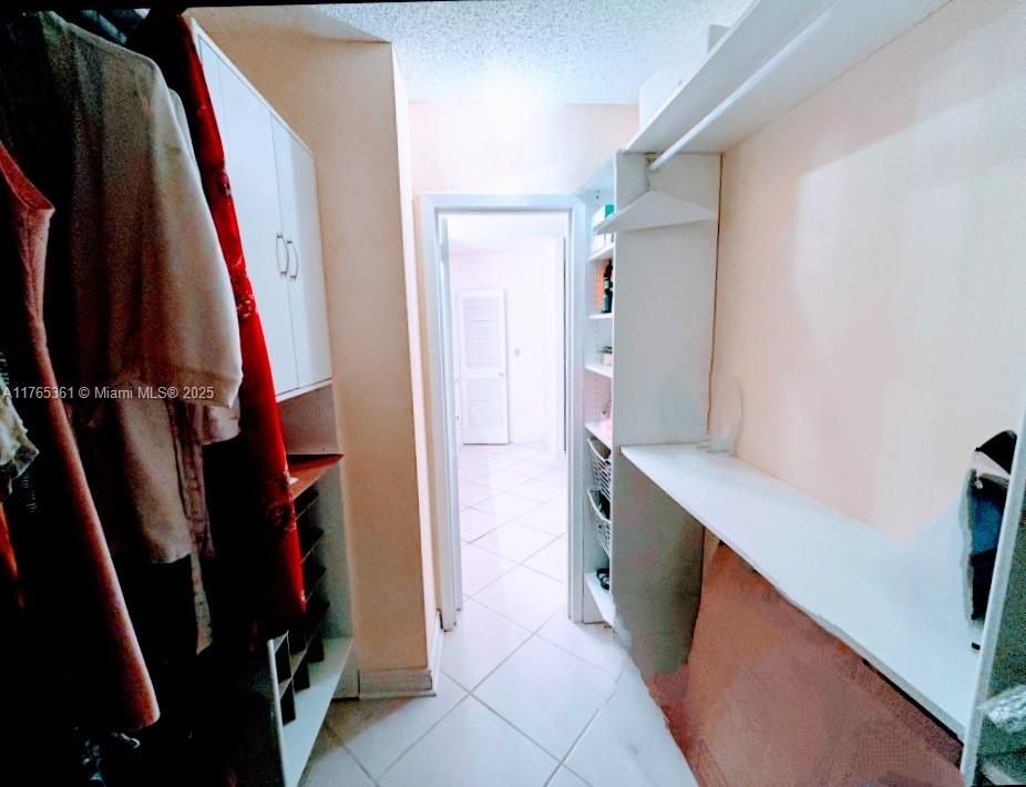 WALK-IN CLOSETS