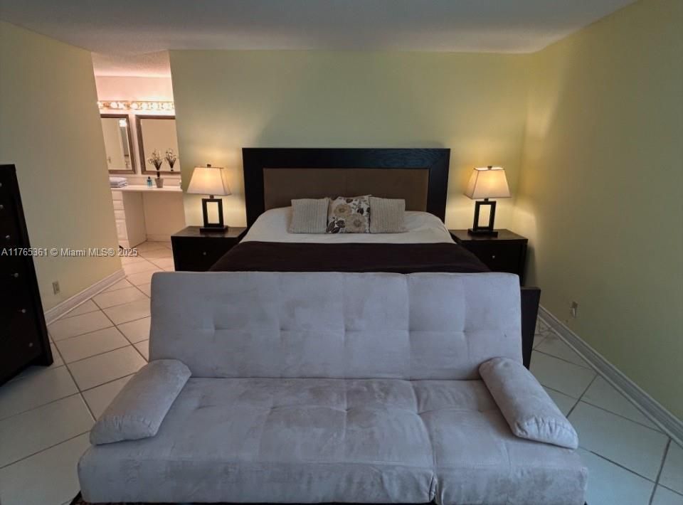 PRINCIPLE BEDROOM SUITE