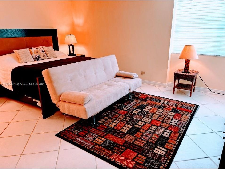 PRINCIPLE BEDROOM WITH SITTING AREA AND EN -SUITE BATHROOM ,VANITY DRESSING AREA AND TWO LARGE WALK-IN CLOSETS