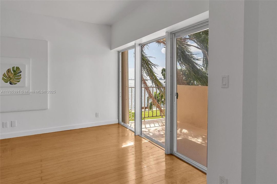 Недавно продано: $410,000 (2 спален, 2 ванн, 1104 Квадратных фут)