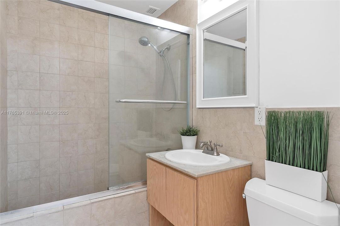 Недавно продано: $410,000 (2 спален, 2 ванн, 1104 Квадратных фут)