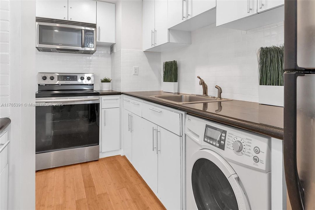 Недавно продано: $410,000 (2 спален, 2 ванн, 1104 Квадратных фут)