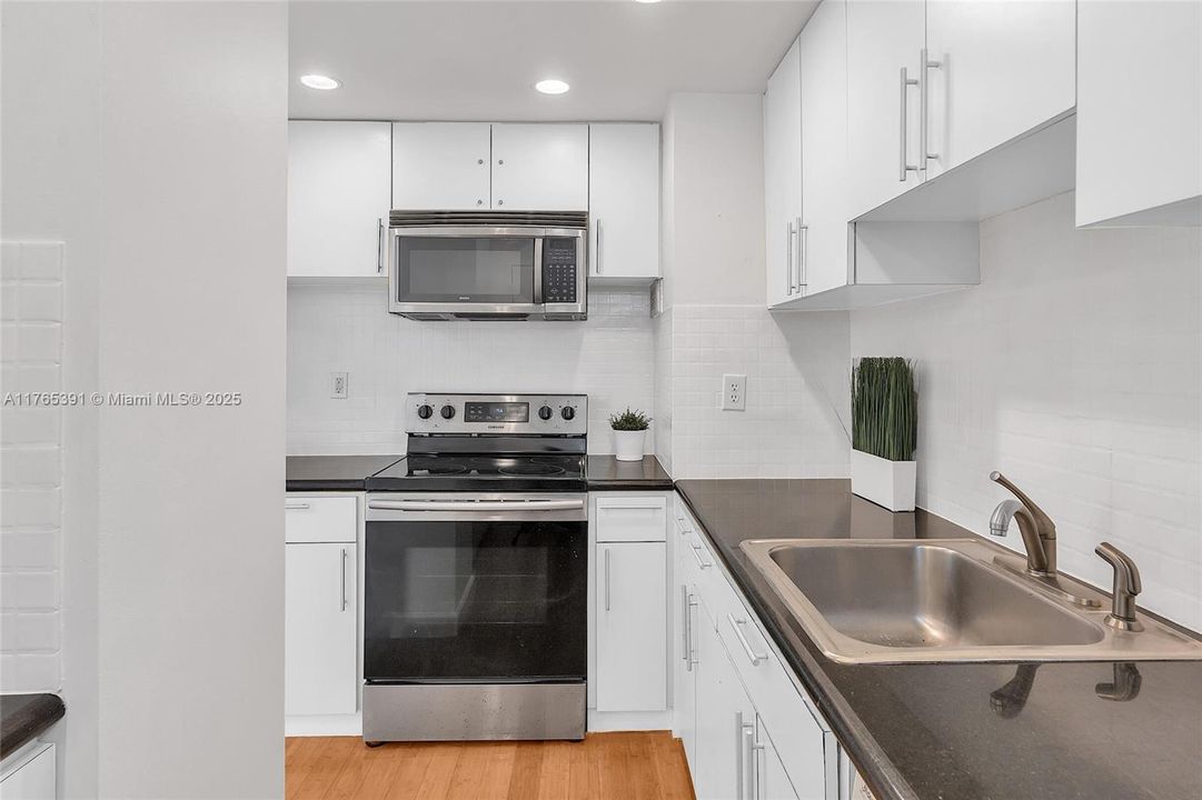 Недавно продано: $410,000 (2 спален, 2 ванн, 1104 Квадратных фут)