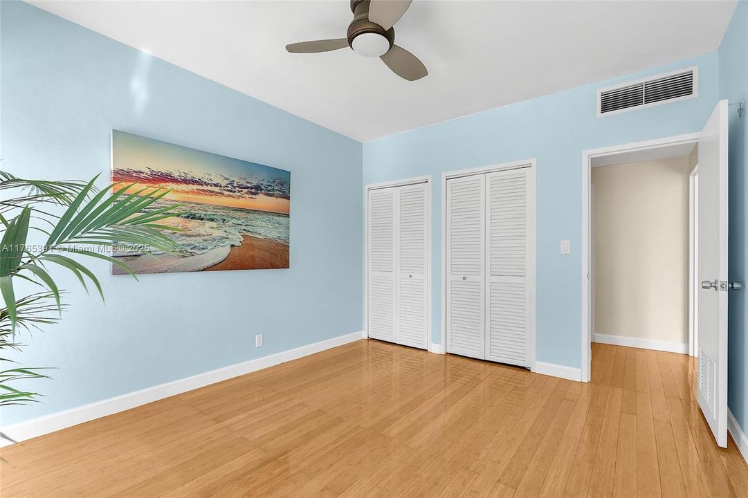 Недавно продано: $410,000 (2 спален, 2 ванн, 1104 Квадратных фут)