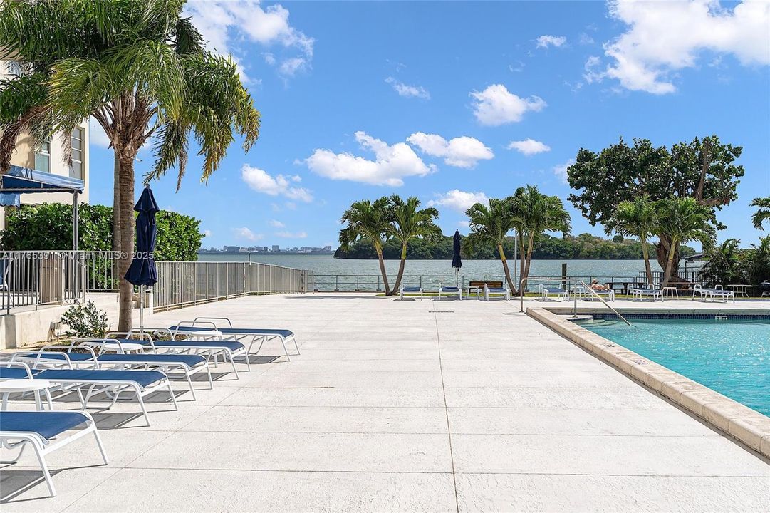 Недавно продано: $410,000 (2 спален, 2 ванн, 1104 Квадратных фут)