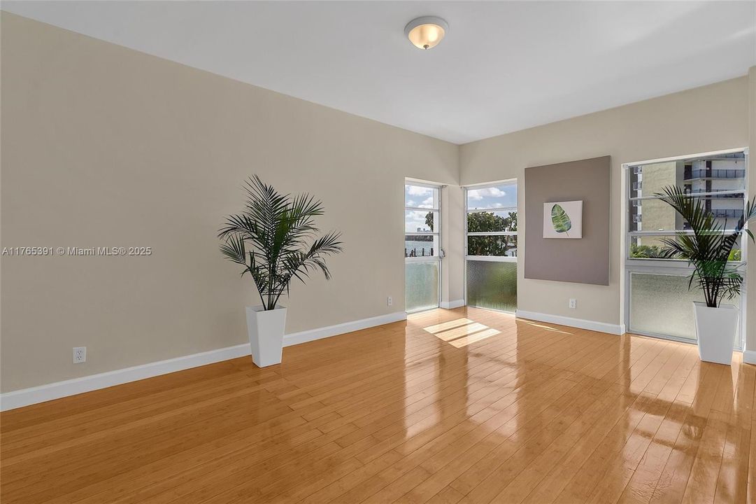 Недавно продано: $410,000 (2 спален, 2 ванн, 1104 Квадратных фут)