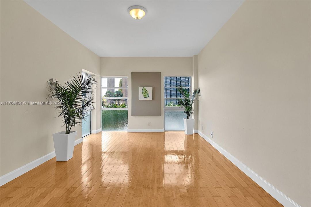 Недавно продано: $410,000 (2 спален, 2 ванн, 1104 Квадратных фут)