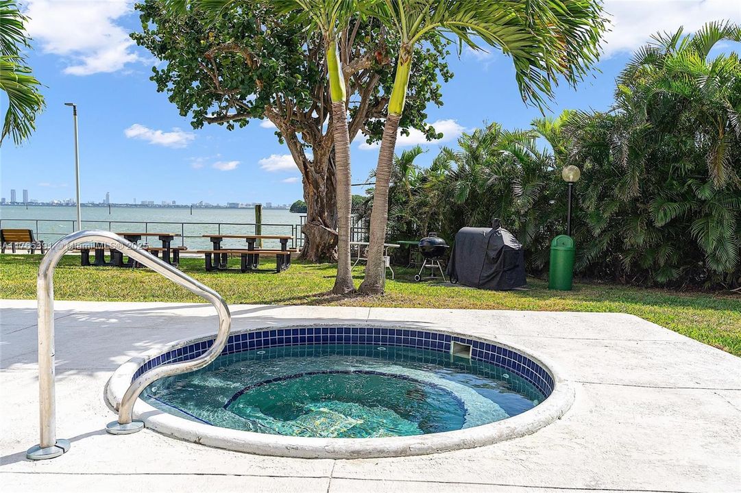 Недавно продано: $410,000 (2 спален, 2 ванн, 1104 Квадратных фут)