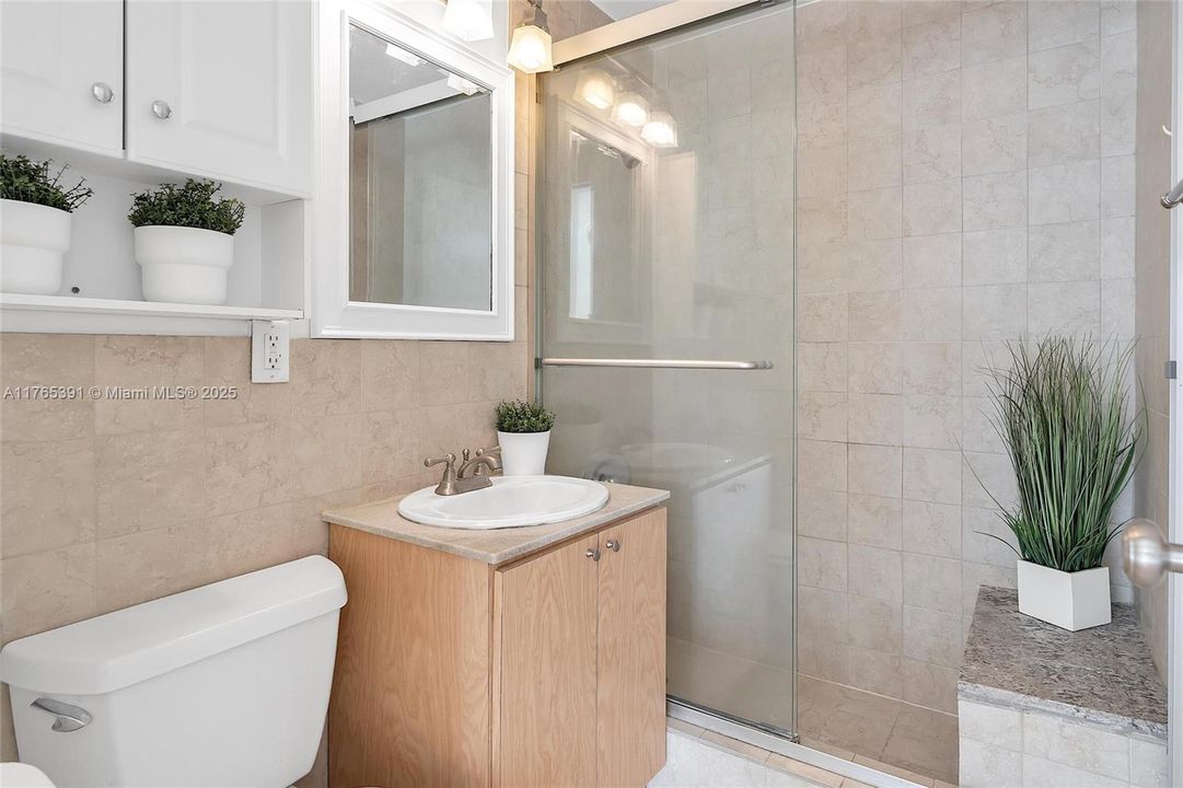 Недавно продано: $410,000 (2 спален, 2 ванн, 1104 Квадратных фут)