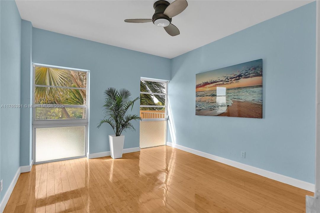 Недавно продано: $410,000 (2 спален, 2 ванн, 1104 Квадратных фут)