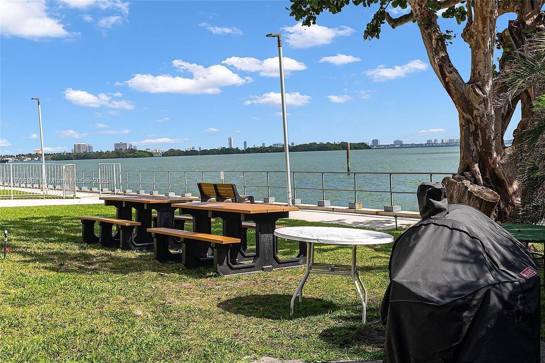 Недавно продано: $410,000 (2 спален, 2 ванн, 1104 Квадратных фут)