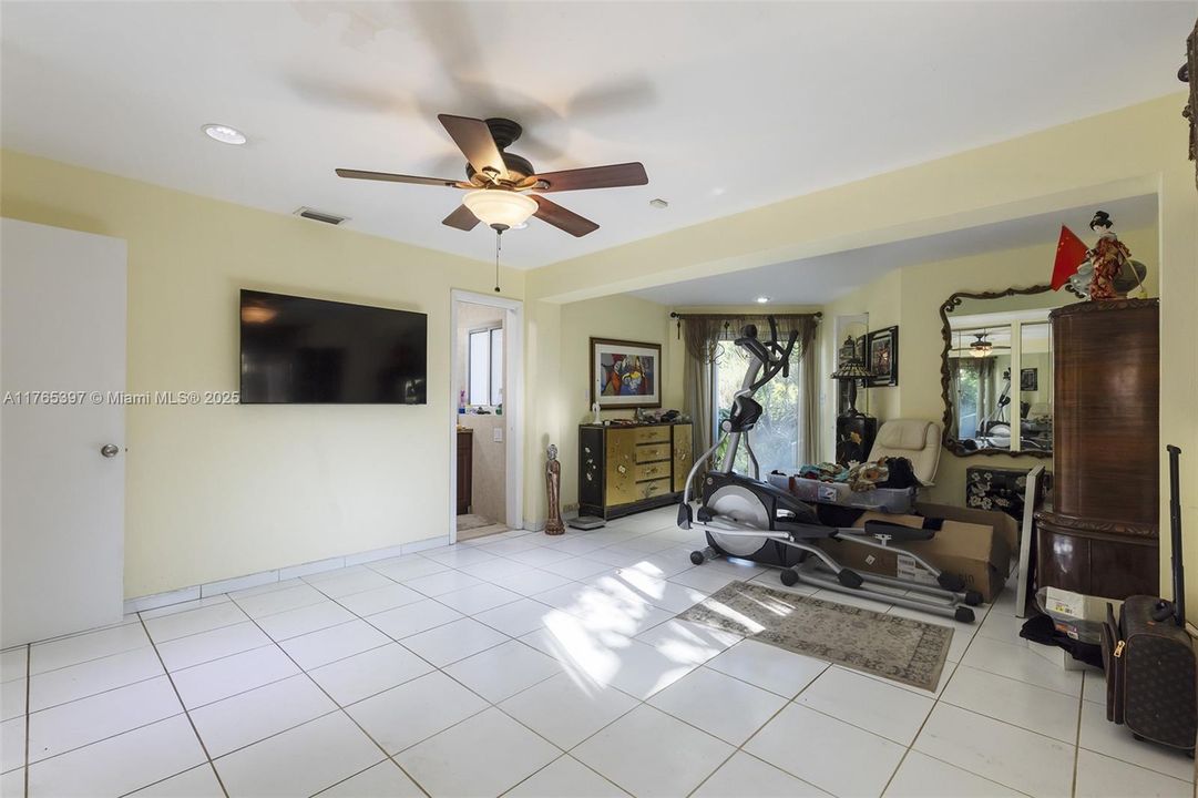 Recently Sold: $1,599,000 (4 beds, 3 baths, 1875 Square Feet)