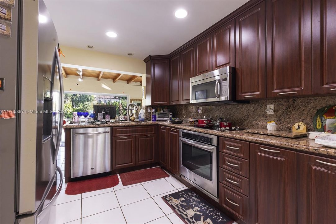 Recently Sold: $1,599,000 (4 beds, 3 baths, 1875 Square Feet)