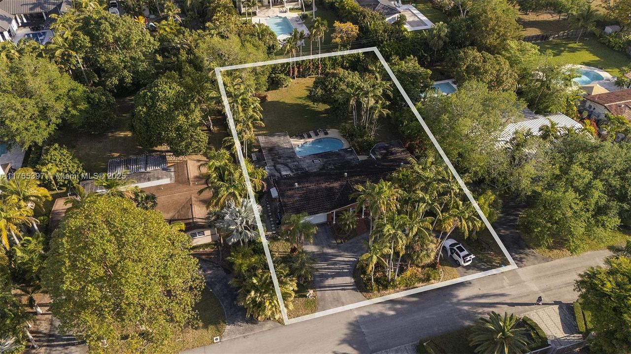 Recently Sold: $1,599,000 (4 beds, 3 baths, 1875 Square Feet)